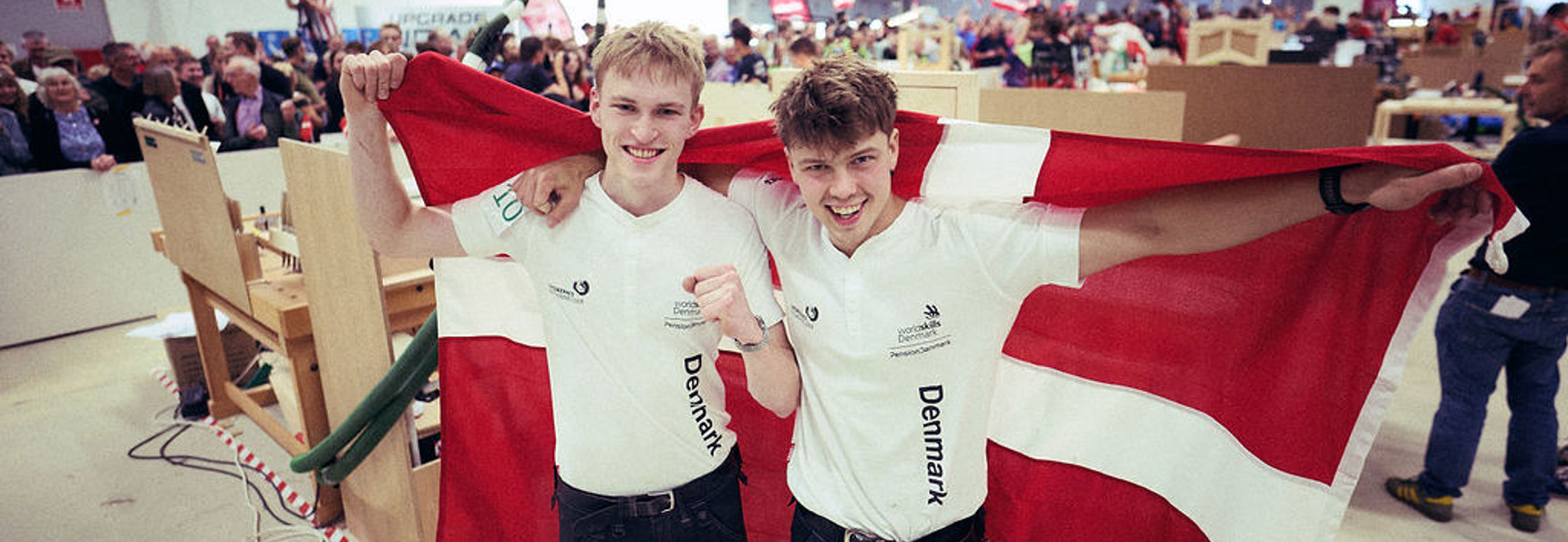 54782699848 8766Fde8f0 B (1)